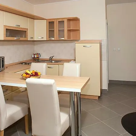 Apartamento Two Bedroom Spacious Apartment, *