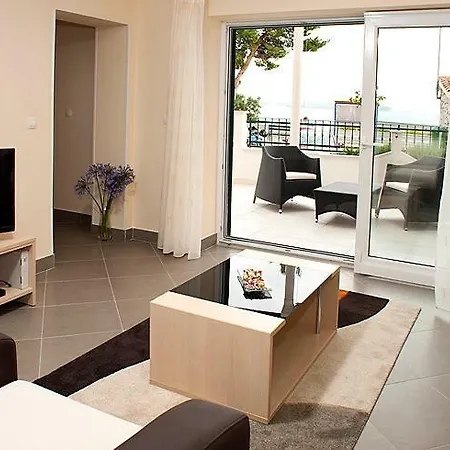 Two Bedroom Spacious Apartment, Appartement Mlini