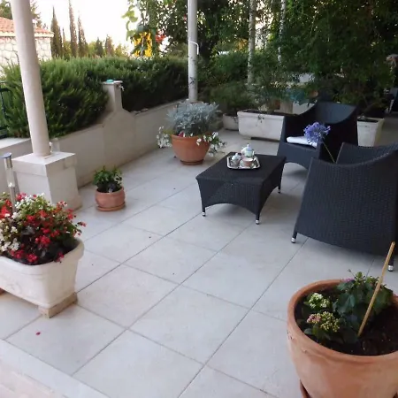 Two Bedroom Spacious Apartment, Apartamento Mlini