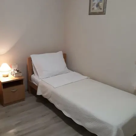 Two Bedroom Spacious Apartment, Appartement Mlini